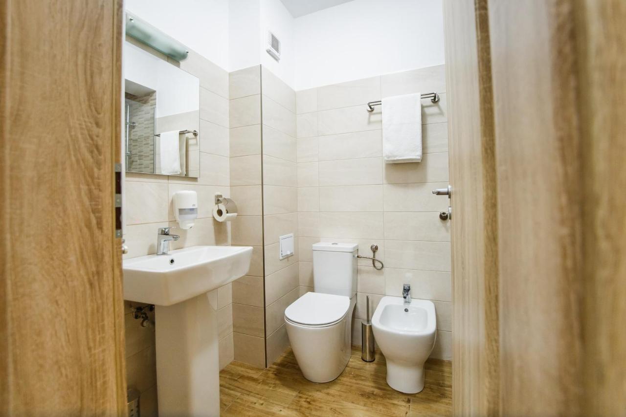 Sunny View 2 Bedroom Central Apartment Oradea Buitenkant foto