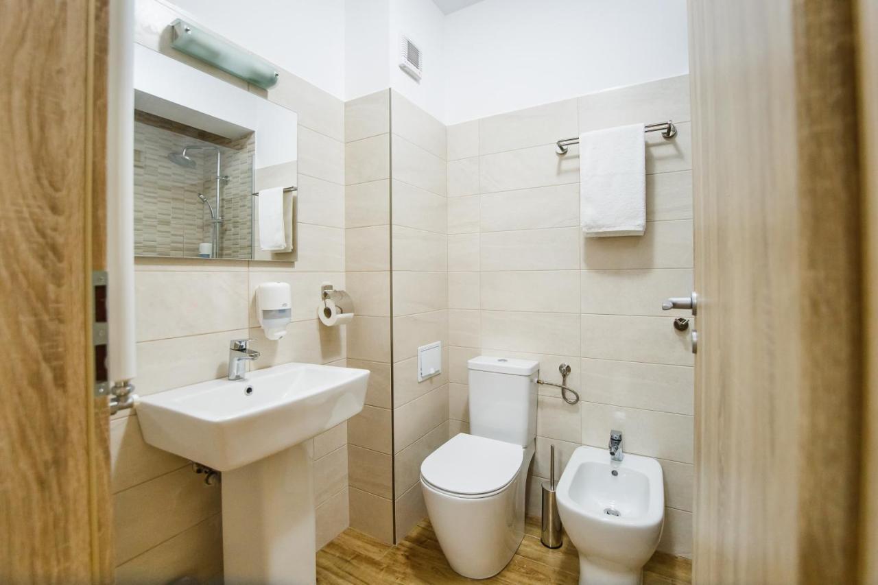 Sunny View 2 Bedroom Central Apartment Oradea Buitenkant foto