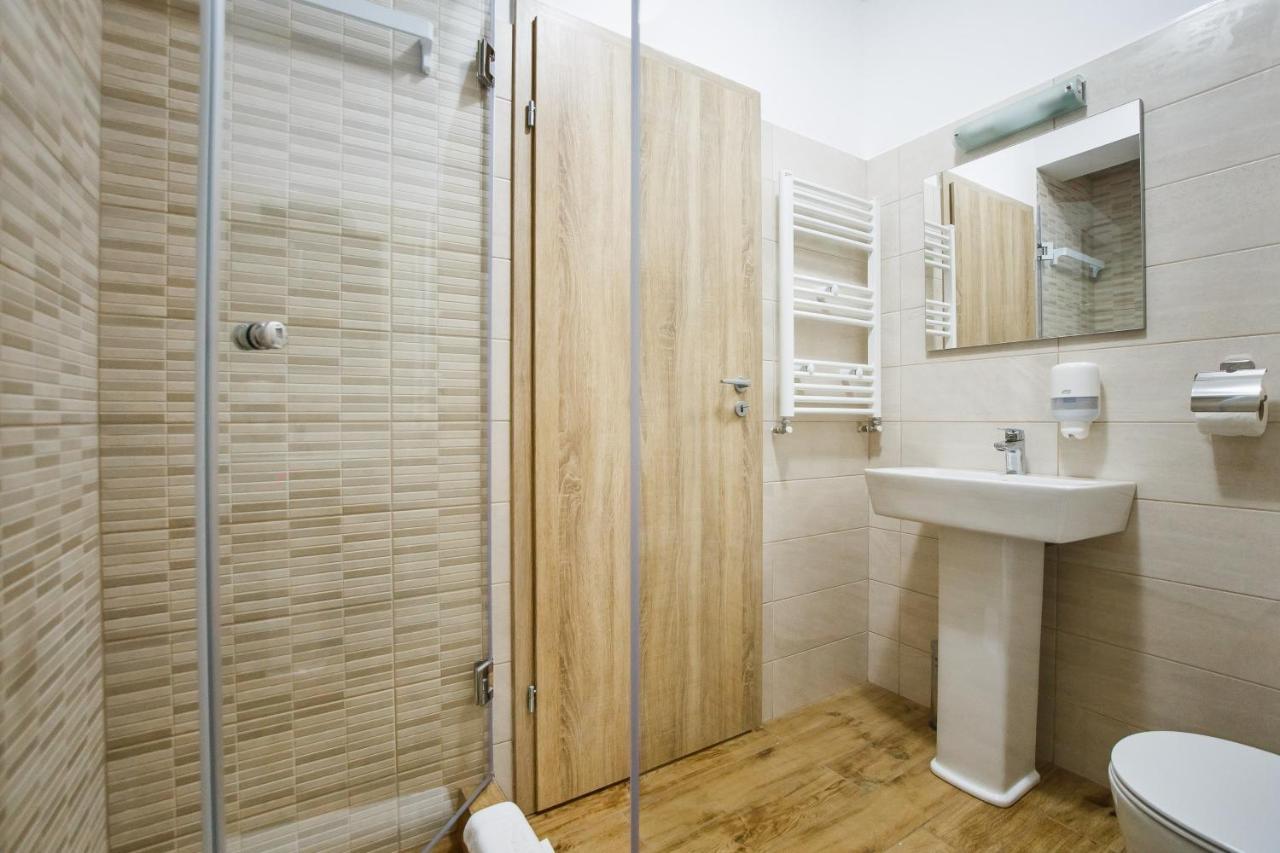Sunny View 2 Bedroom Central Apartment Oradea Buitenkant foto