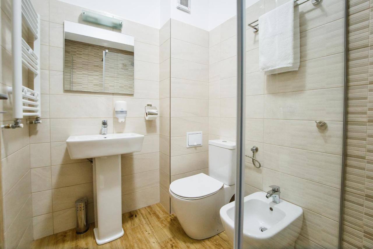 Sunny View 2 Bedroom Central Apartment Oradea Buitenkant foto