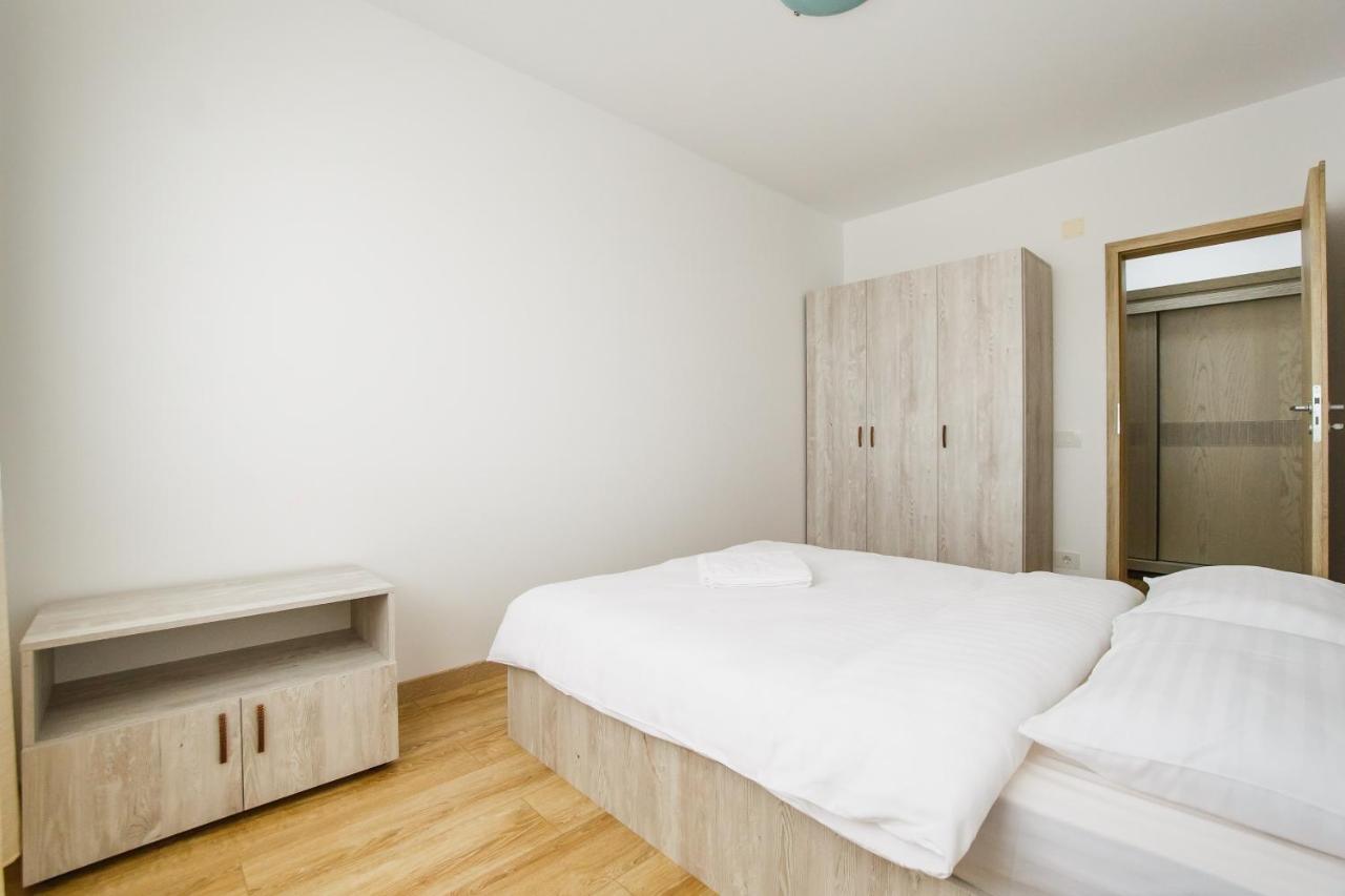 Sunny View 2 Bedroom Central Apartment Oradea Buitenkant foto